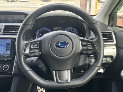 レヴォーグ(スバル)中古車 内外装写真