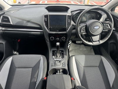 XV(スバル)中古車 後席から見た前席
