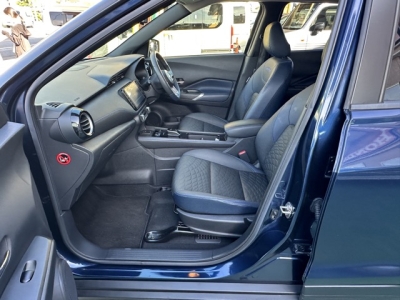 キックス(ニッサン)中古車 前席内装