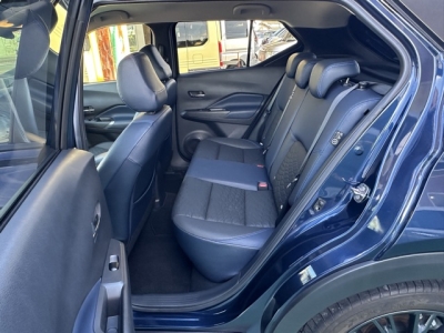 キックス(ニッサン)中古車 後席内装