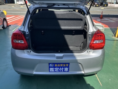 スイフト(スズキ)ディーラ-試乗車 内外装写真他