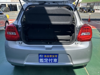 スイフト(スズキ)ディーラ-試乗車 内外装写真他１
