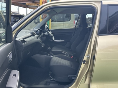 スイフト(スズキ)中古車 前席内装