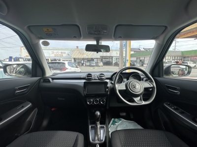 スイフト(スズキ)中古車 後席から見た前席
