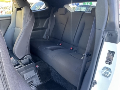 GRヤリス(トヨタ)中古車 後席内装