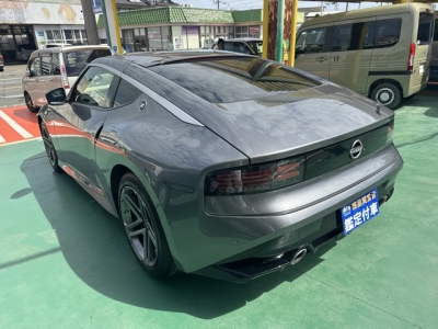 フェアレディZ(ニッサン)ディーラ-試乗車 後方