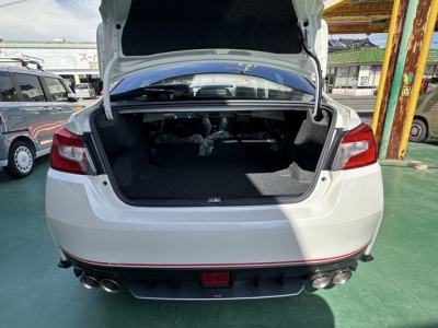 WRX STI(スバル)登録済未使用車 内外装写真他1