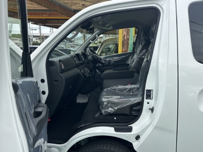 キャラバン(ニッサン)登録済未使用車 前席内装
