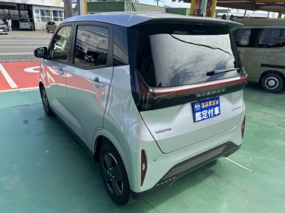 サクラ(ニッサン)ディーラ-試乗車 後方