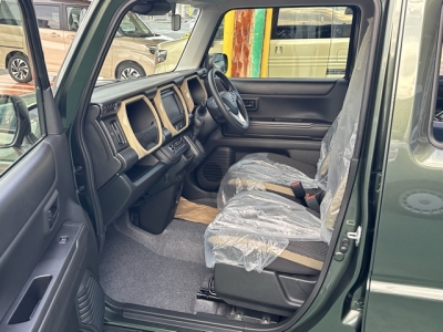 ハスラー(スズキ)届出済未使用車 前席内装