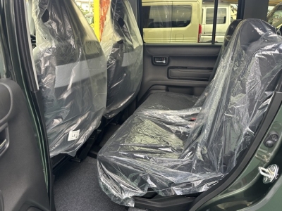 ハスラー(スズキ)届出済未使用車 後席内装