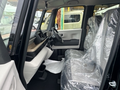 新型N-BOX(ホンダ)届出済未使用車 前席内装