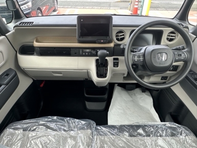 新型N-BOX(ホンダ)届出済未使用車 内外装写真