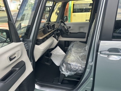 新型N-BOX(ホンダ)届出済未使用車 前席内装