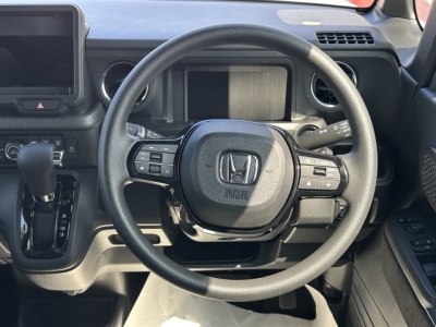 新型N-BOX(ホンダ)届出済未使用車 内外装写真他
