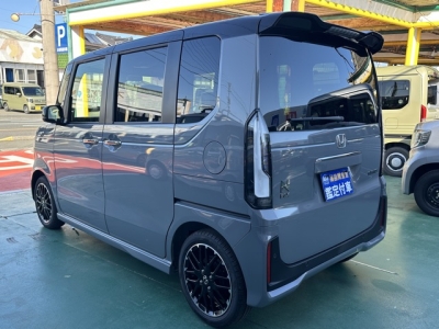 新型N-BOX(ホンダ)届出済未使用車 後方