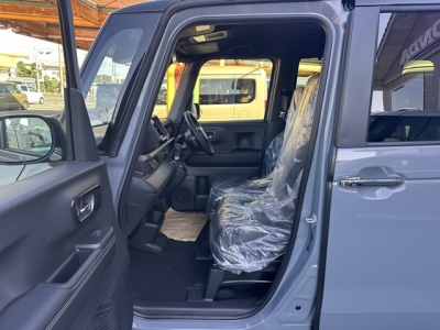 新型N-BOX(ホンダ)届出済未使用車 前席内装