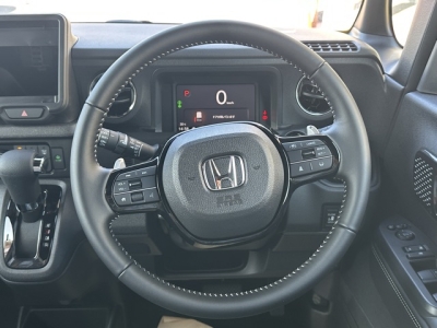 新型N-BOX(ホンダ)届出済未使用車 内外装写真