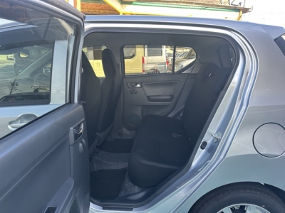 プレオプラス(スバル)ディーラ-試乗車 後席内装