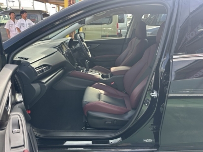 レヴォーグ(スバル)中古車 前席内装