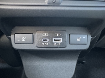 レヴォーグ(スバル)中古車 内外装写真