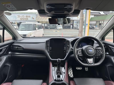 レヴォーグ(スバル)中古車 後席から見た前席