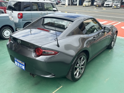 ロードスターRF(マツダ)中古車 後席から見た前席