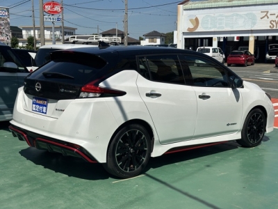 リーフ(ニッサン)ディーラ-試乗車 内外装写真他２