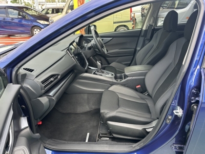 レヴォーグ(スバル)中古車 前席内装