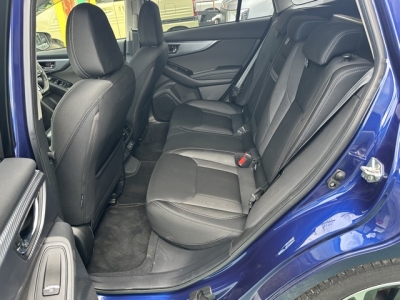 レヴォーグ(スバル)中古車 後席内装