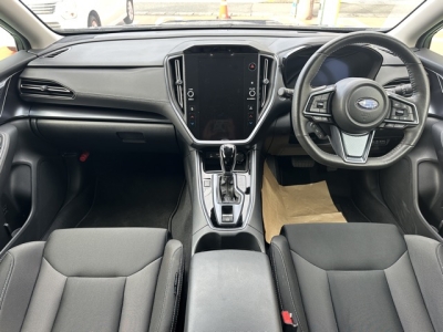 レヴォーグ(スバル)中古車 後席から見た前席
