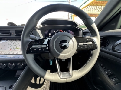 フェアレディZ(ニッサン)登録済未使用車 後席から見た前席