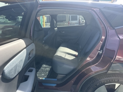 アリア(ニッサン)中古車 後席内装
