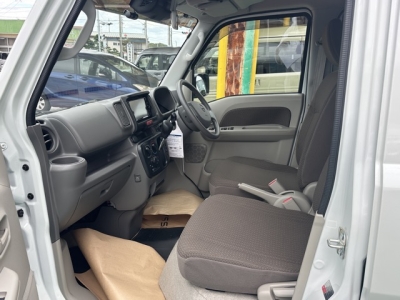 エブリイバンのOEM(スズキ)ディーラ-試乗車 前席内装