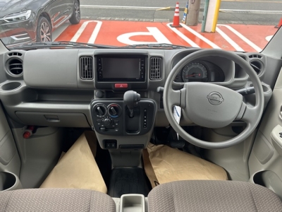 エブリイバンのOEM(スズキ)ディーラ-試乗車 後席から見た前席