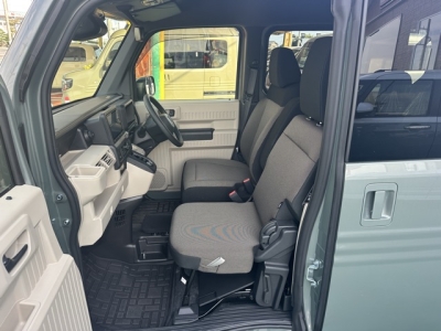 N-VAN e(ホンダ)届出済未使用車 後席内装