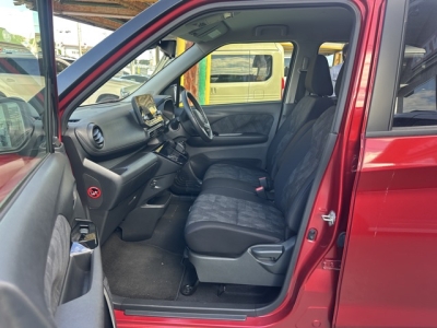 ekクロス(三菱)中古車 前席内装