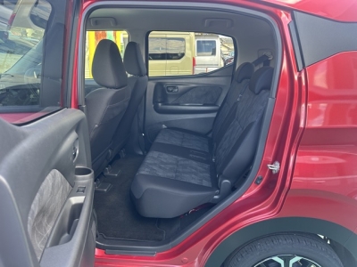 ekクロス(三菱)中古車 後席内装