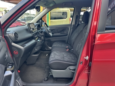 ekクロス(三菱)中古車 前席内装