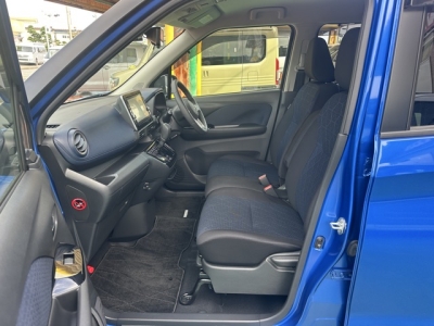 eKクロス(三菱)中古車 前席内装