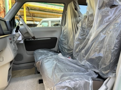 ラパンLC(スズキ)届出済未使用車 前席内装