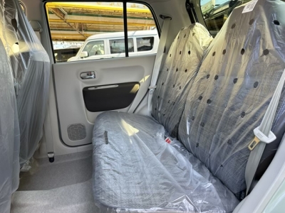 ラパンLC(スズキ)届出済未使用車 後席内装