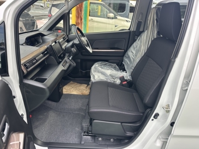 ワゴンRカスタムＺ(スズキ)届出済未使用車 前席内装