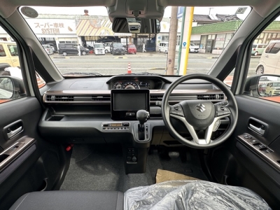 ワゴンRカスタムＺ(スズキ)届出済未使用車 後席から見た前席