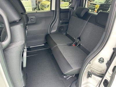 新型N-BOX(ホンダ)届出済未使用車 後席内装
