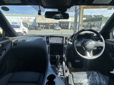スカイライン(ニッサン)中古車 後席から見た前席