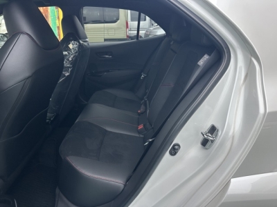 GRカローラ(トヨタ)中古車 後席内装