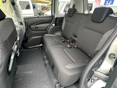 新型ソリオバンディッド(スズキ)登録済未使用車 後席内装