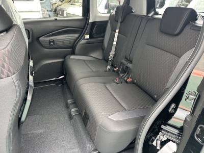 新型ソリオバンディッド(スズキ)登録済未使用車 後席内装