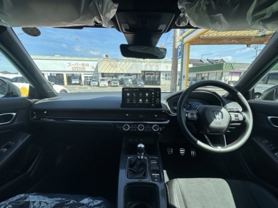 シビック(ホンダ)登録済未使用車 後席から見た前席